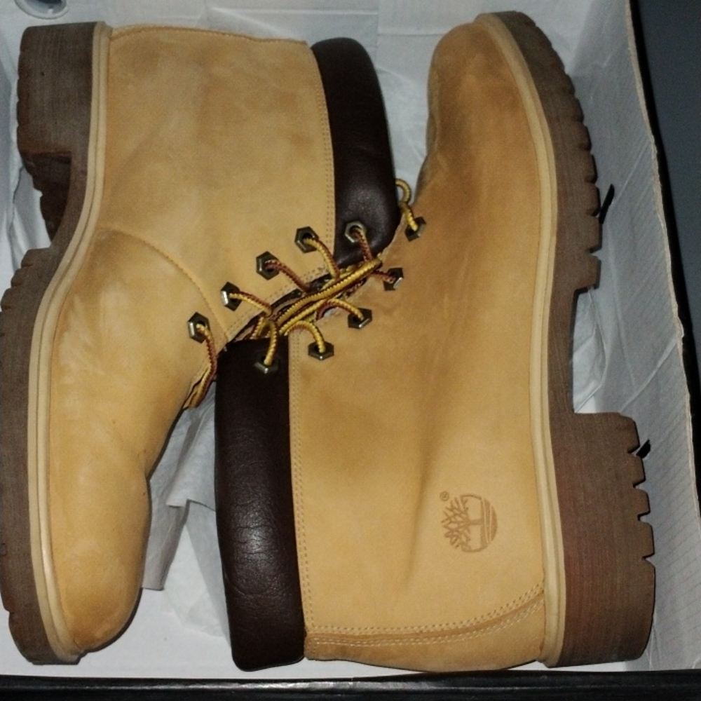 Women's Timberland boots ( PRICE IS FIRM)